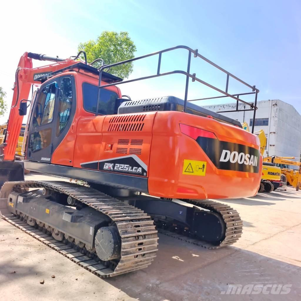Doosan DX 225 LC Raupenbagger
