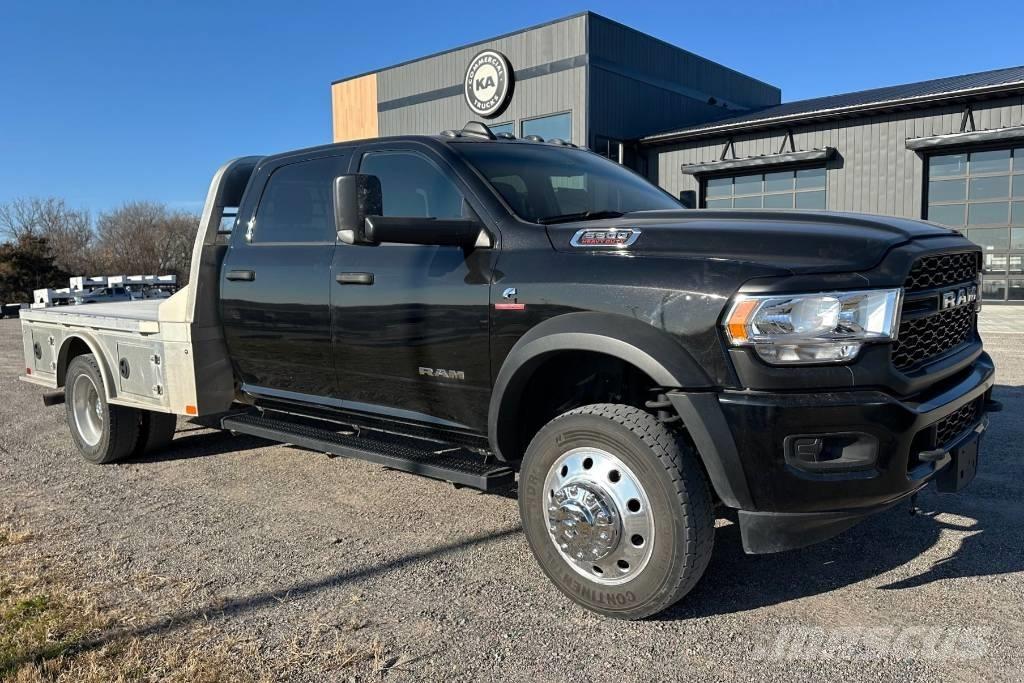 RAM 5500 TRADESMAN Pritschenwagen/Pritschenwagen mit Seitenklappe