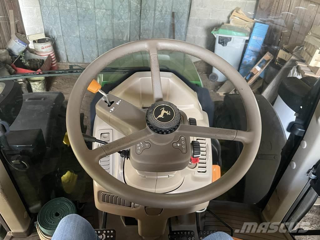 John Deere 6110M Traktoren