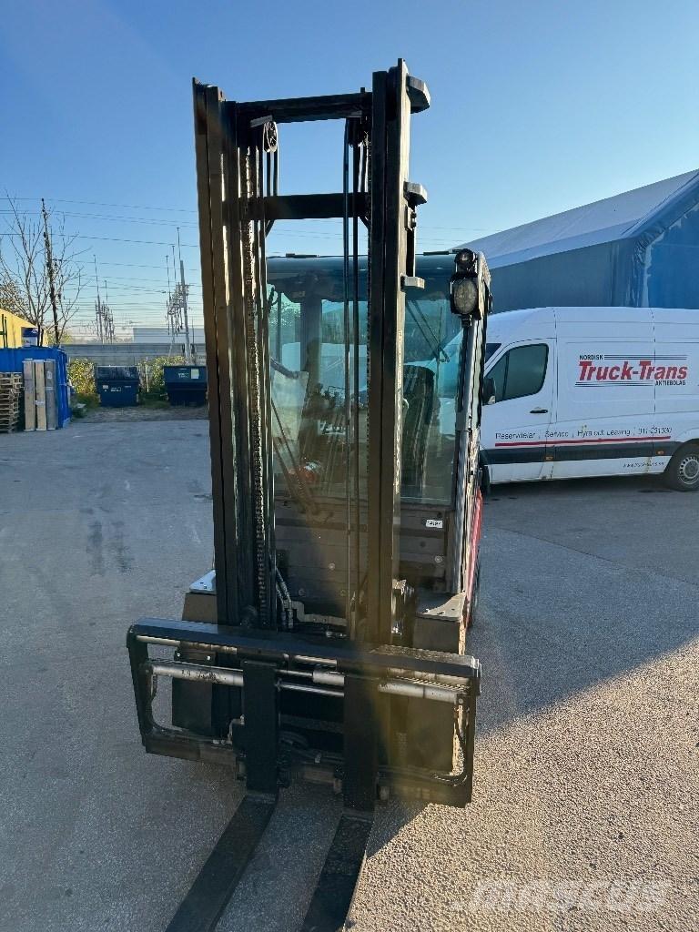 Toyota 02-8FDF25 Diesel Stapler