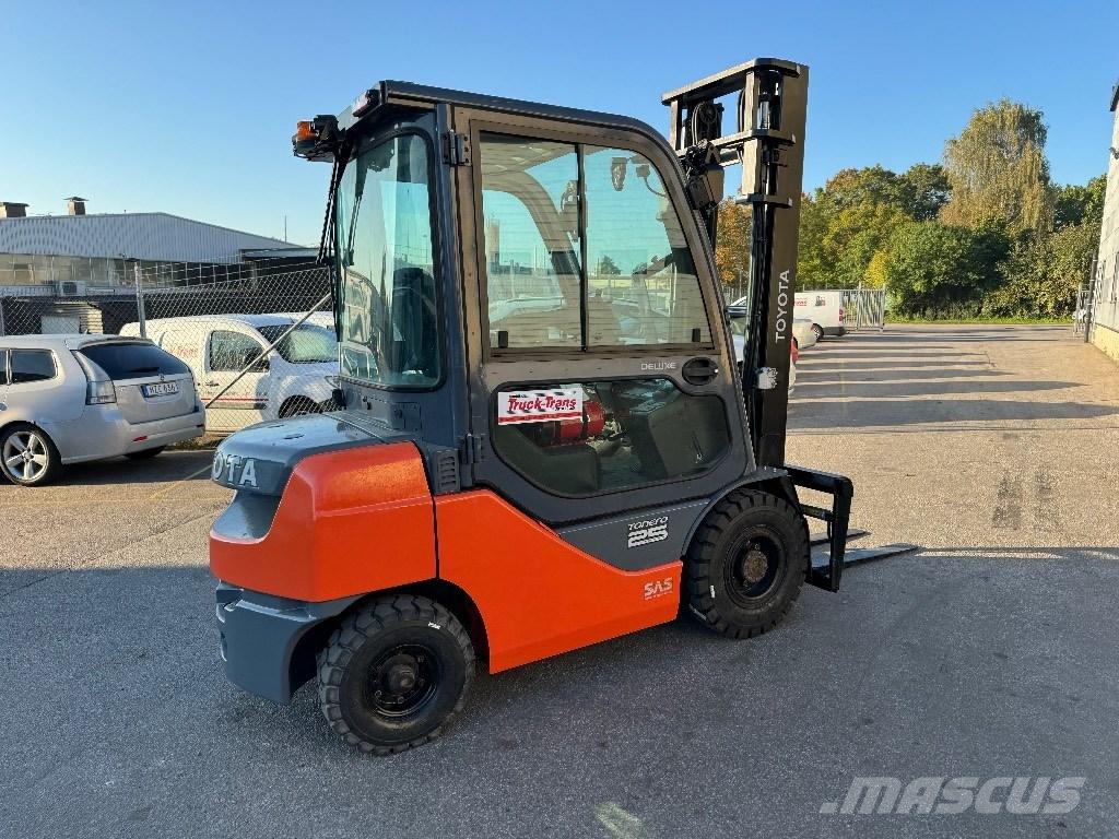 Toyota 02-8FDF25 Diesel Stapler