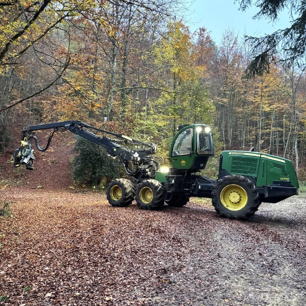 John Deere JD 1470 Harvester