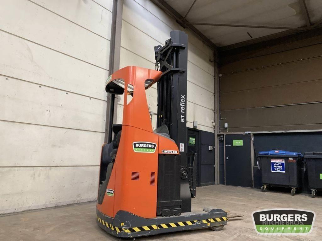 BT RRE140 Schubmaststapler
