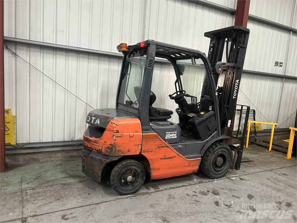 Toyota 02-8FDF25 Diesel Stapler