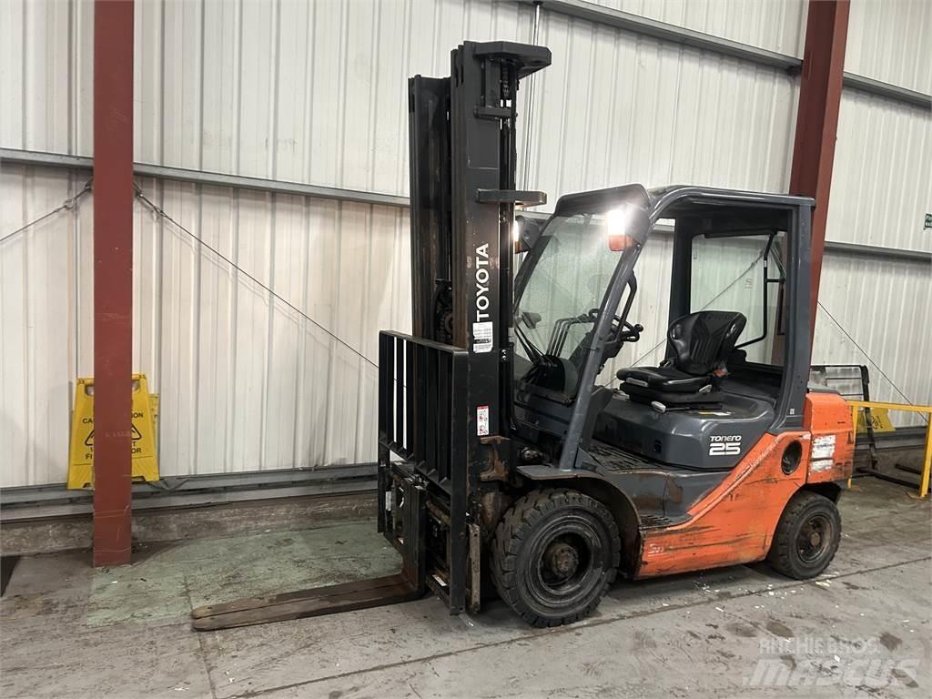 Toyota 02-8FDF25 Diesel Stapler
