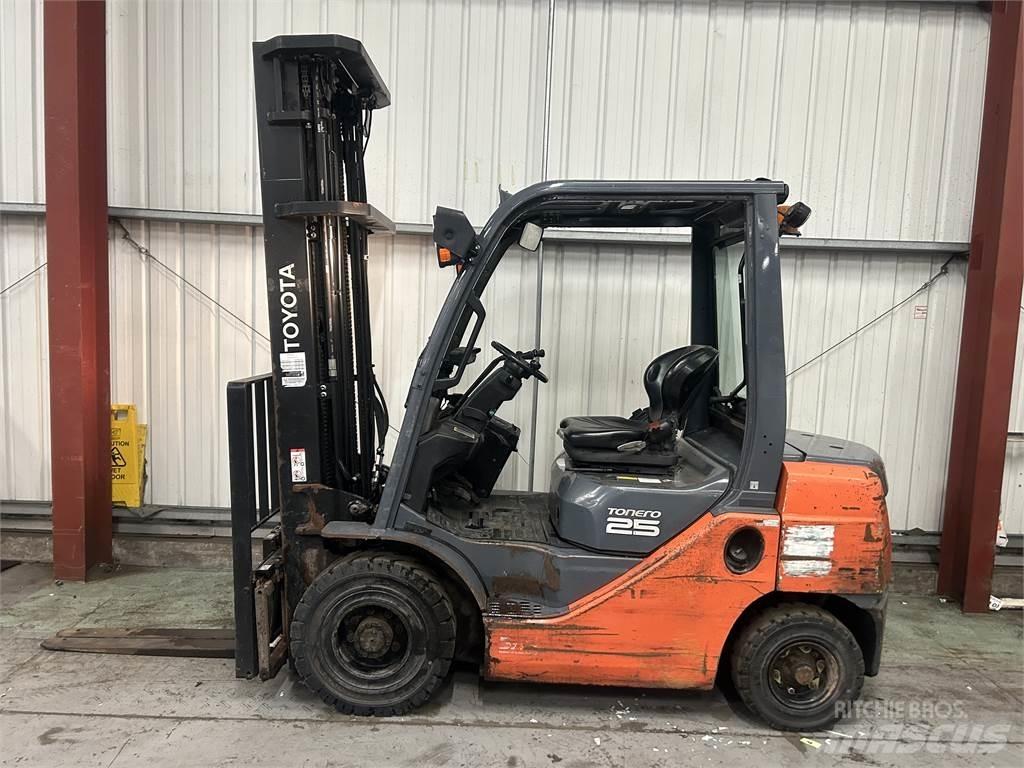 Toyota 02-8FDF25 Diesel Stapler