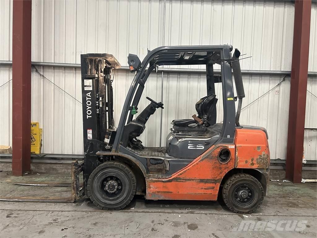 Toyota 02-8FDF25 Diesel Stapler