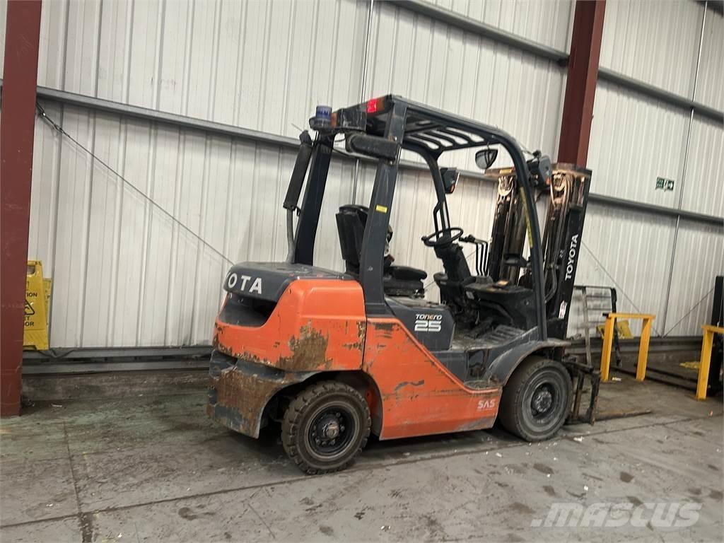 Toyota 02-8FDF25 Diesel Stapler