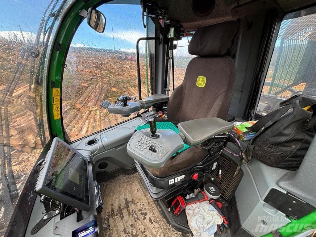 John Deere 1270G 8WD Harvester