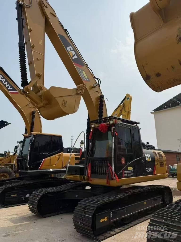 CAT 323D2L Raupenbagger
