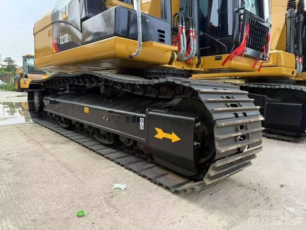 CAT 323D2L Raupenbagger