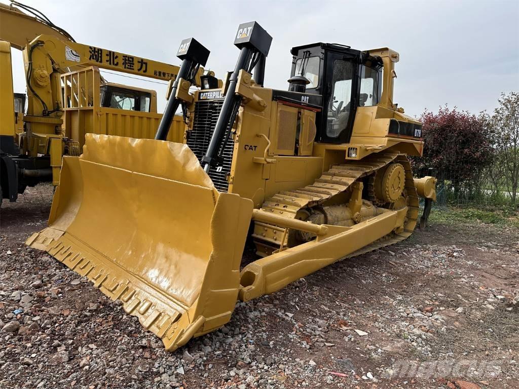 CAT D7H Bulldozer