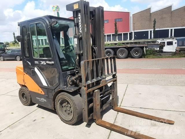 Doosan D 35 C-7 Diesel Stapler