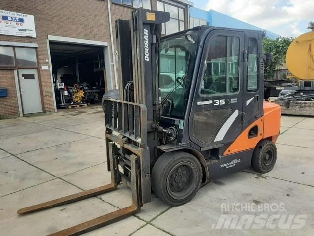 Doosan D 35 C-7 Diesel Stapler