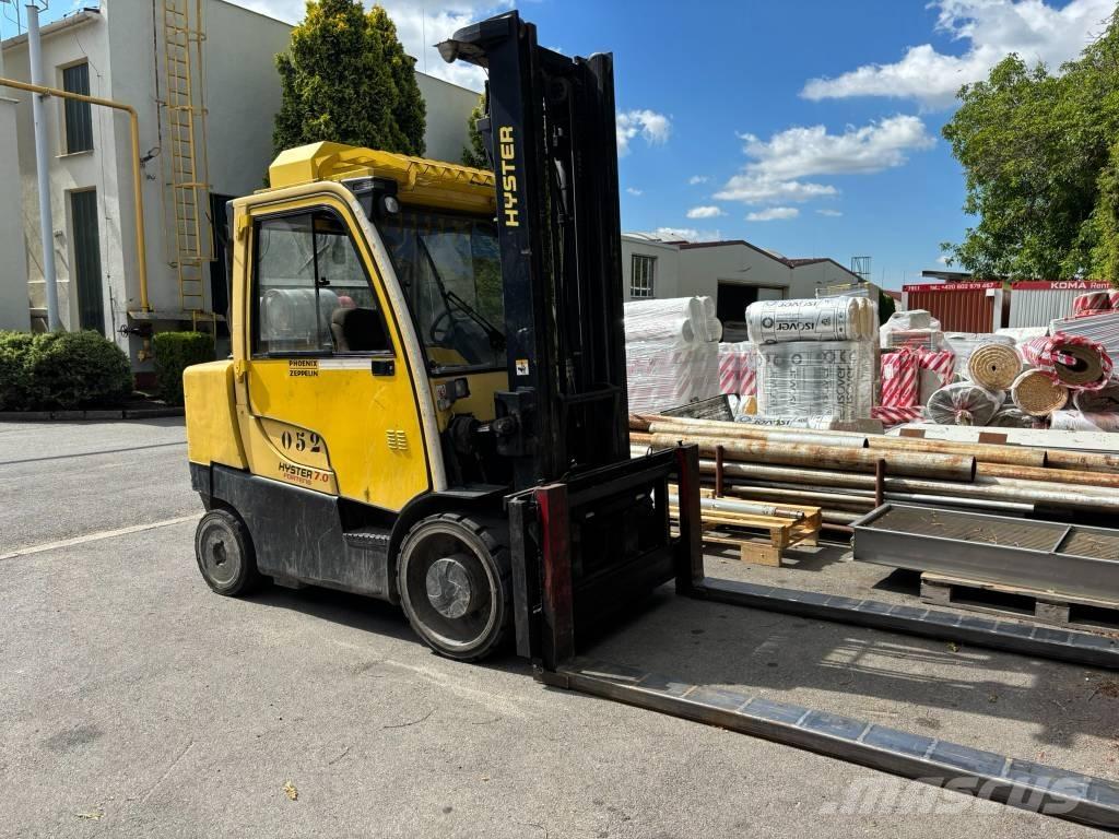 Hyster S 70 FT Gas Stapler