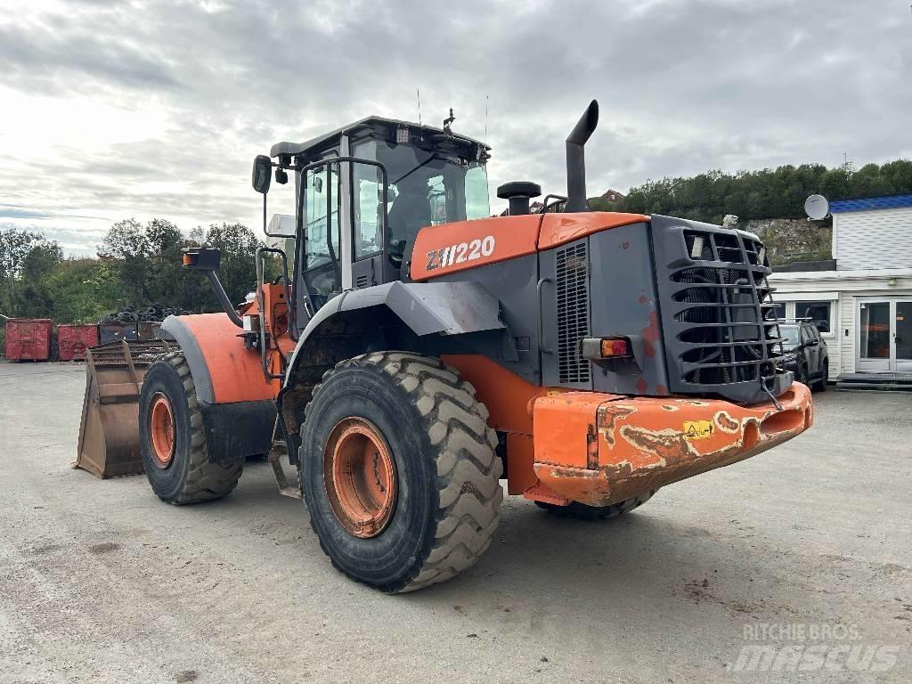 Hitachi ZW 220 Radlader