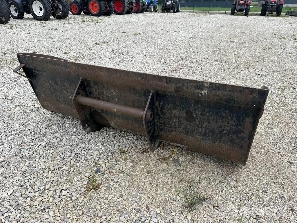  ŁYŻKA MANITOU 2,4 M Weitere Lade- und Grabgeräte