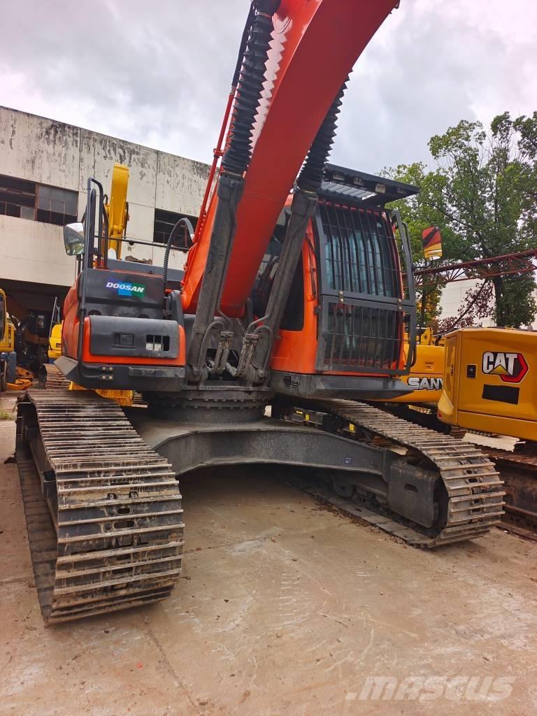 Doosan DX 300LC Raupenbagger