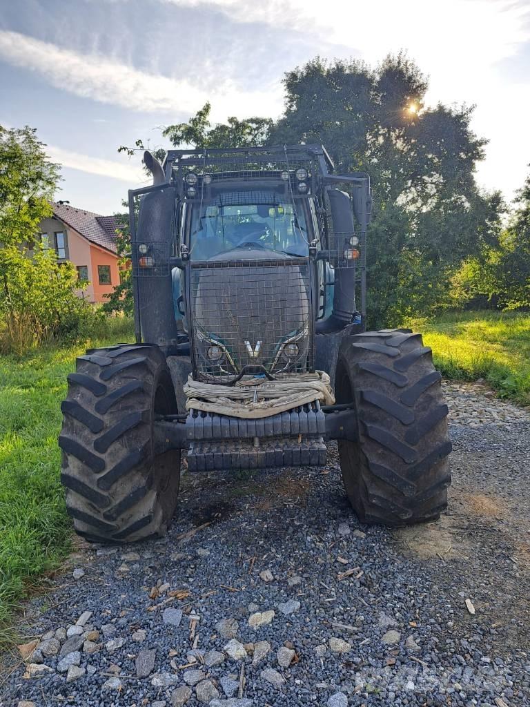 Valtra T 234 Direct Forsttraktoren
