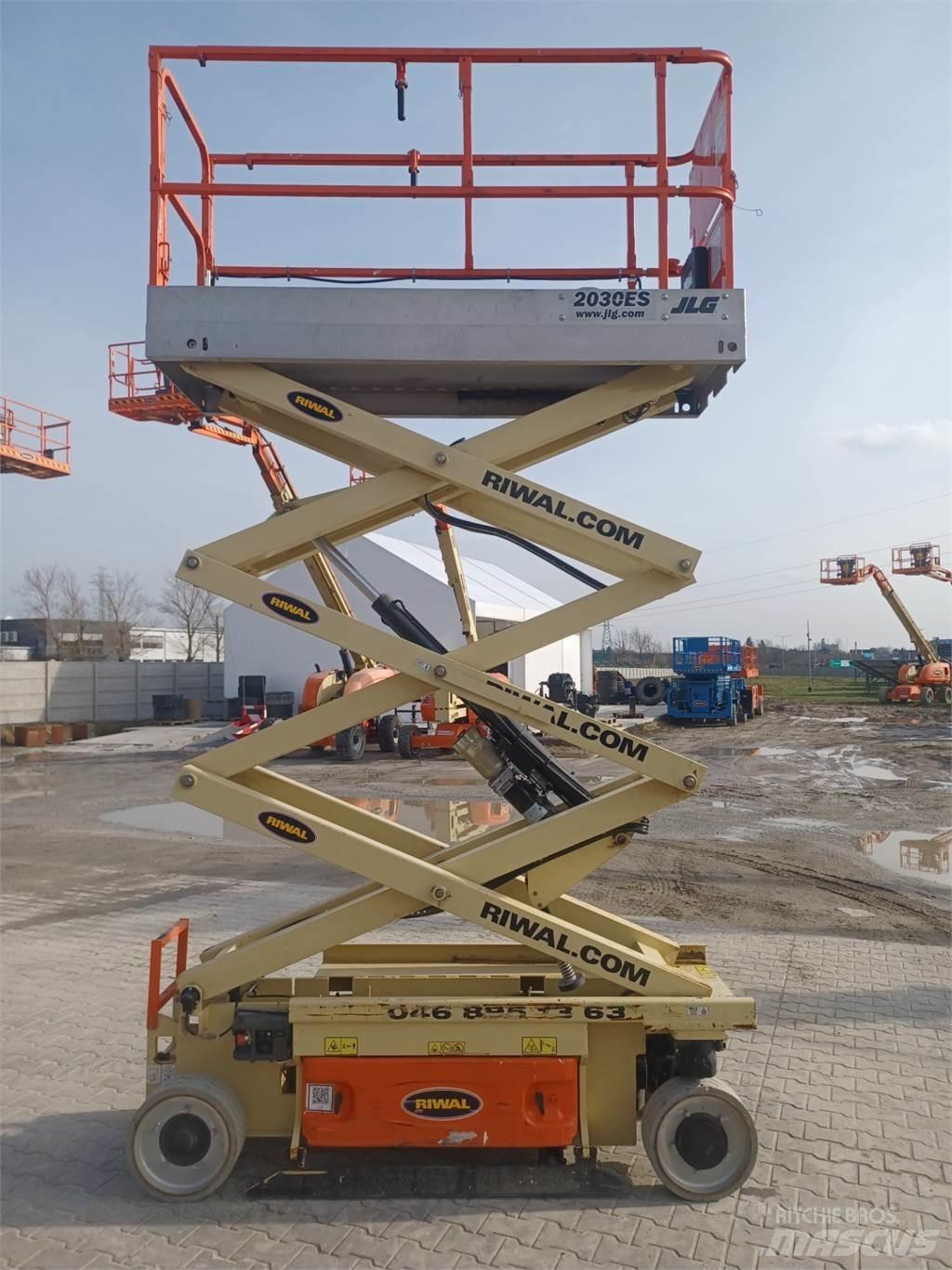 JLG 2030ES Scheren-Arbeitsbühnen