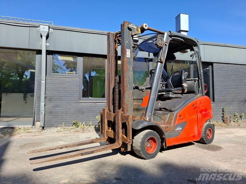 Linde H20T Gas Stapler