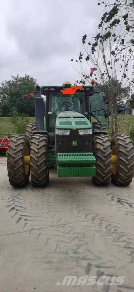 John Deere 8R·3204 Traktoren