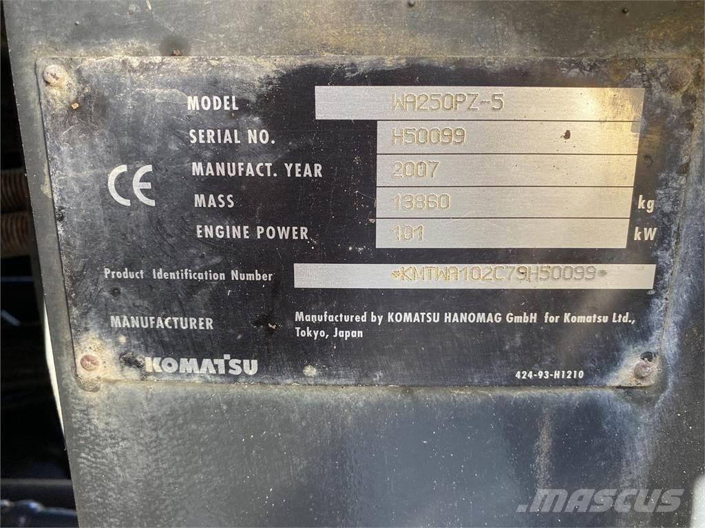 Komatsu WA250PZ-5 Radlader