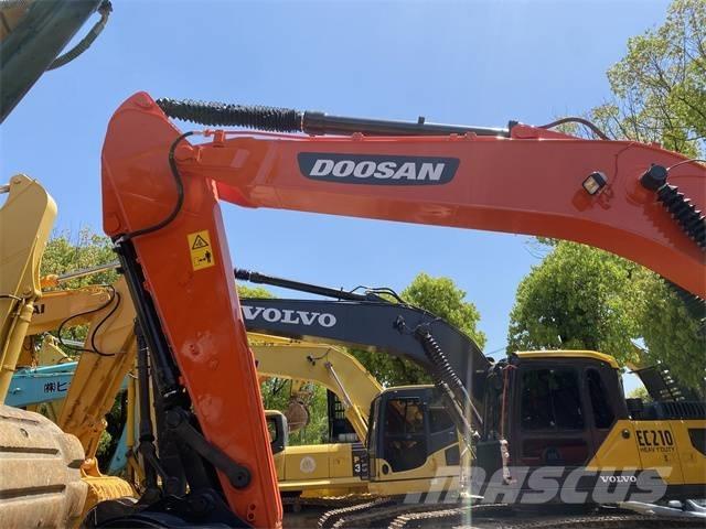 Doosan DX 225 LC Raupenbagger