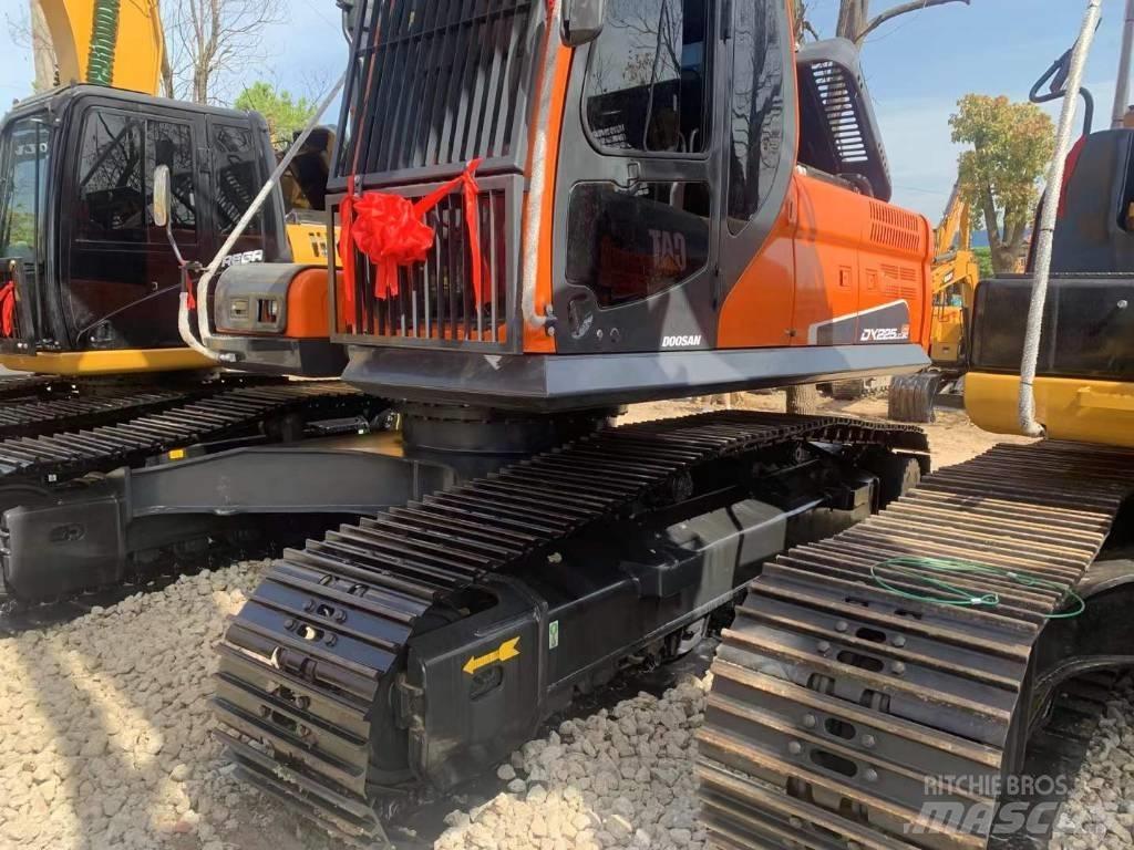 Doosan DX 225 LC Raupenbagger
