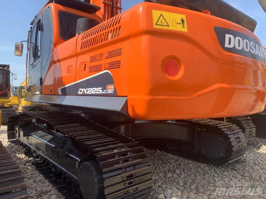 Doosan DX 225 LC Raupenbagger