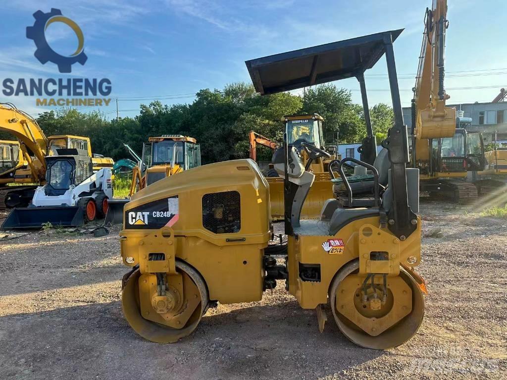 CAT CB 24 B Tandemwalzen