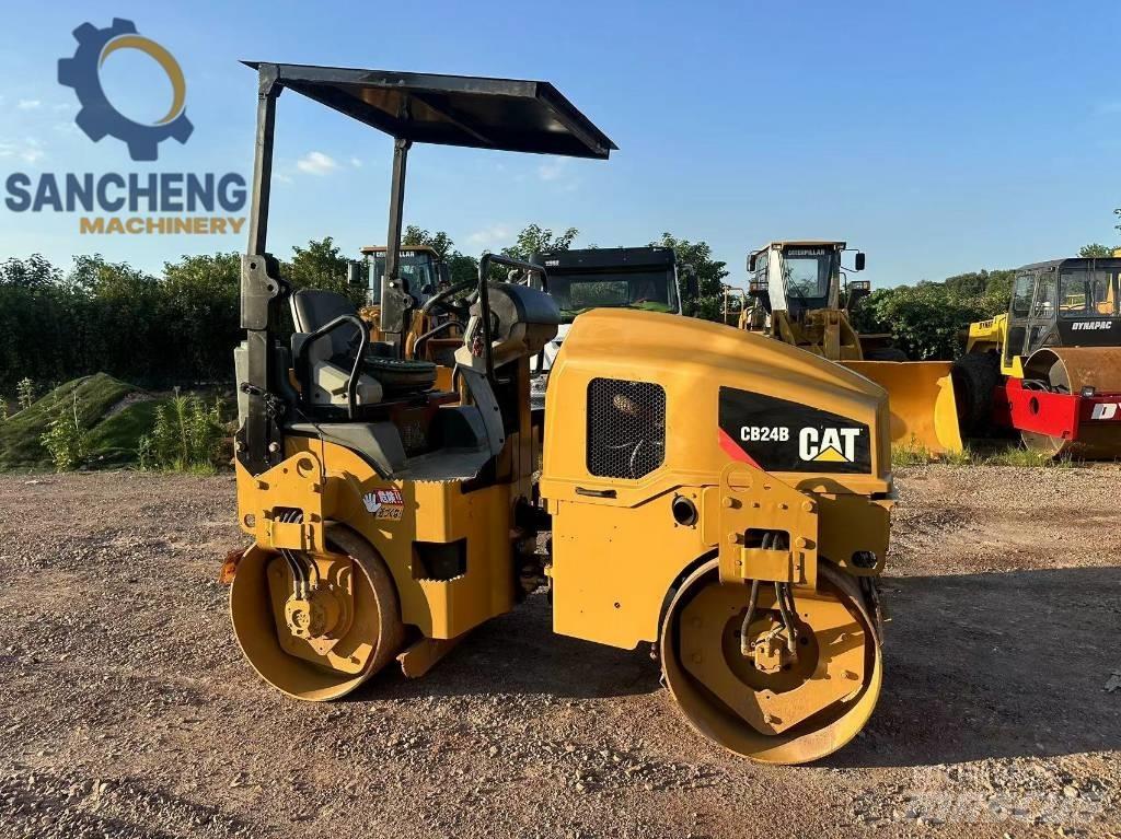 CAT CB 24 B Tandemwalzen