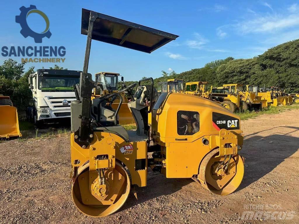 CAT CB 24 B Tandemwalzen