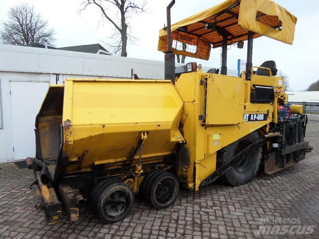 CAT AP 600 Strassenfertiger