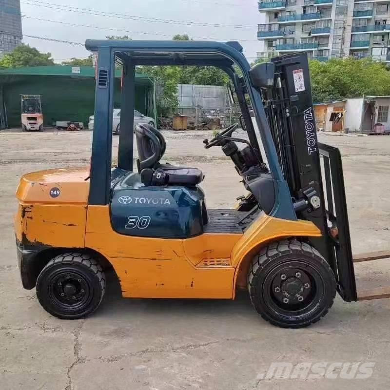 Toyota FD 30 Diesel Stapler