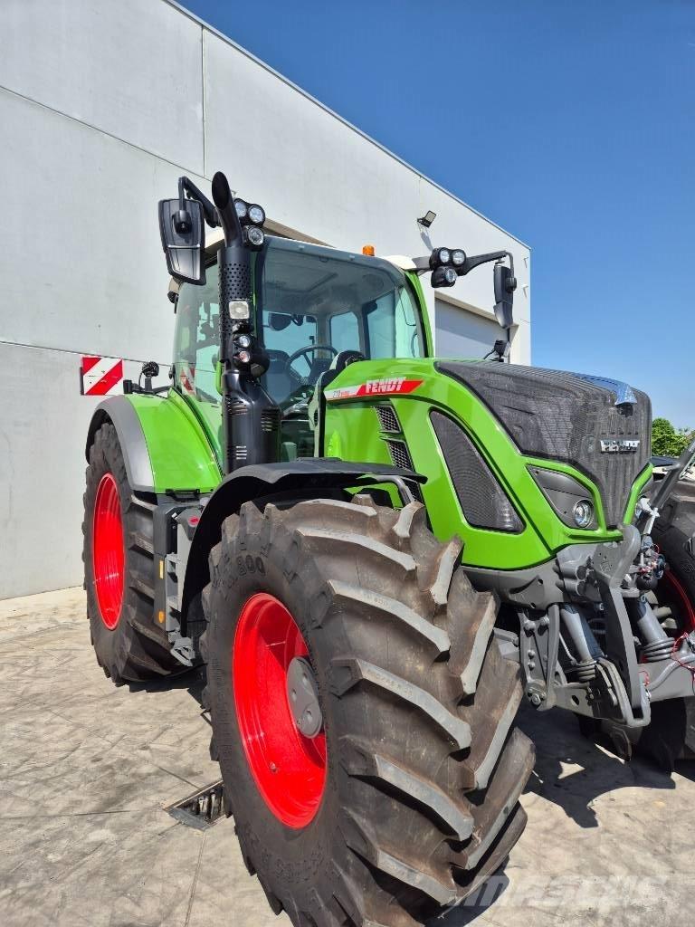 Fendt 718 Vario Traktoren