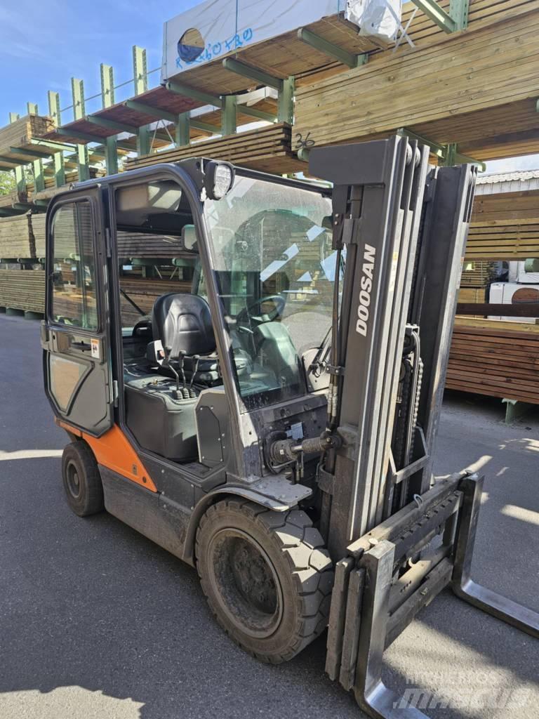 Daewoo Doosan D35C - 7 Diesel Stapler