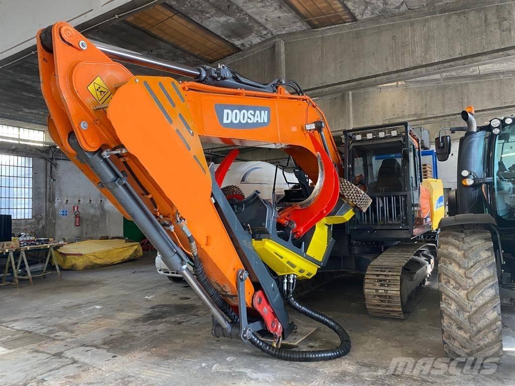 Doosan DX 235 NLC-5 Raupenbagger