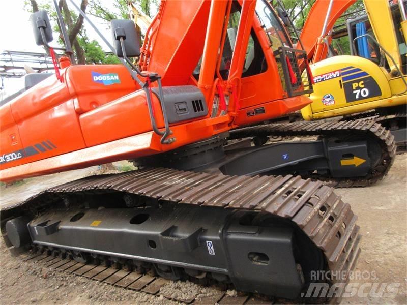 Doosan DX 300 Raupenbagger