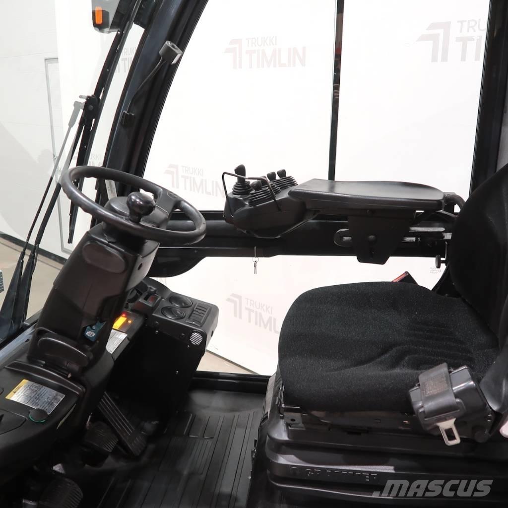 Toyota 52-8FDF25 Diesel Stapler