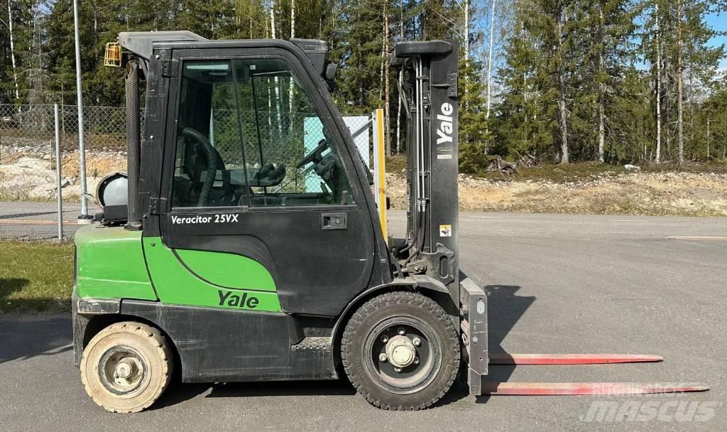 Yale GLP 25 VX Gas Stapler