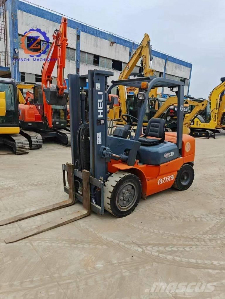 Heli CPCD 30 Diesel Stapler