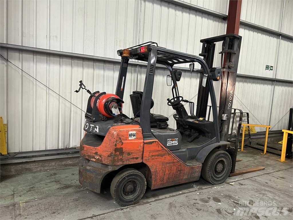 Toyota 02-8FGF25 Gas Stapler