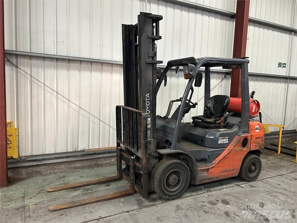 Toyota 02-8FGF25 Gas Stapler