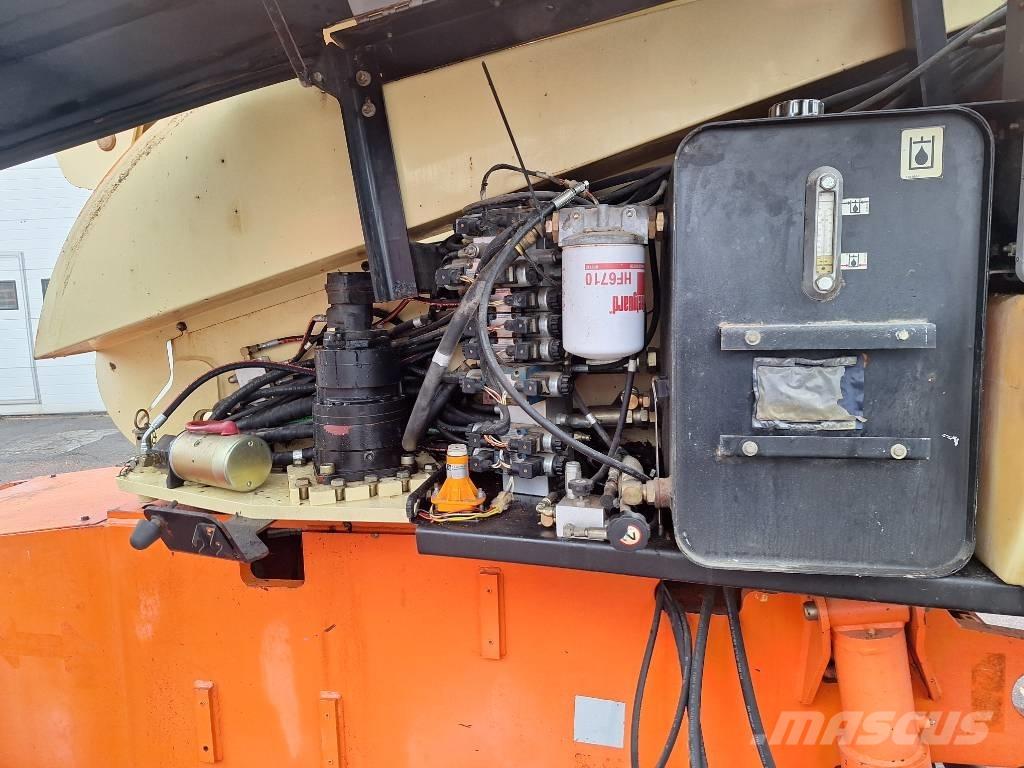 JLG 660 SJ 4x4x4 Gelenkteleskoparbeitsbühnen