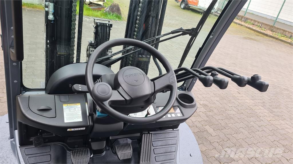 Toyota 02-8FGJF35 Gas Stapler