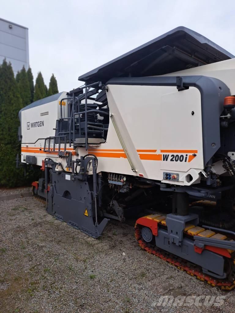 Wirtgen W 200 i Asphaltfräsen