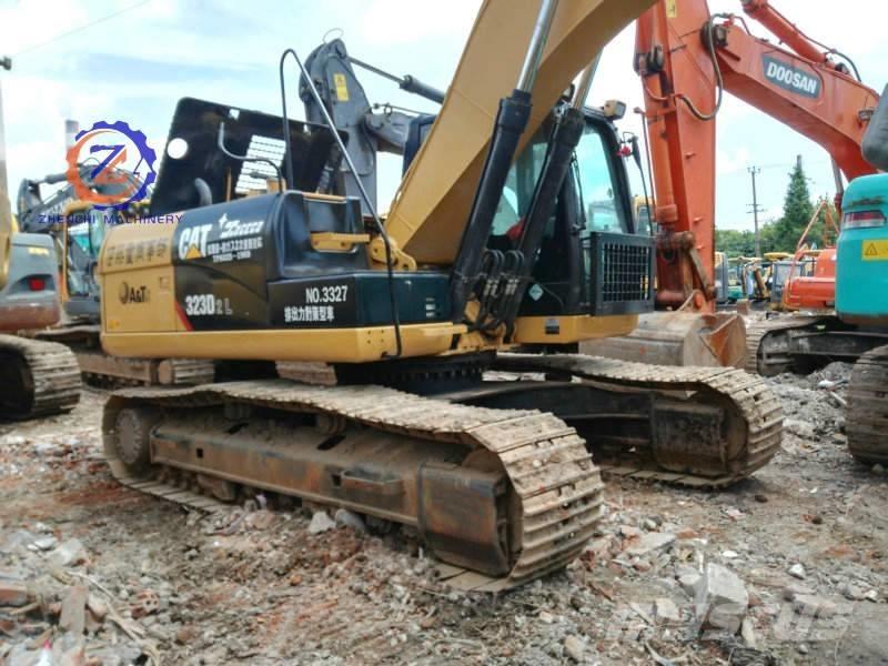 CAT 323 D L Raupenbagger