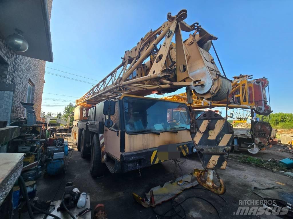 Liebherr LTM 1100-1 All-Terrain-Krane