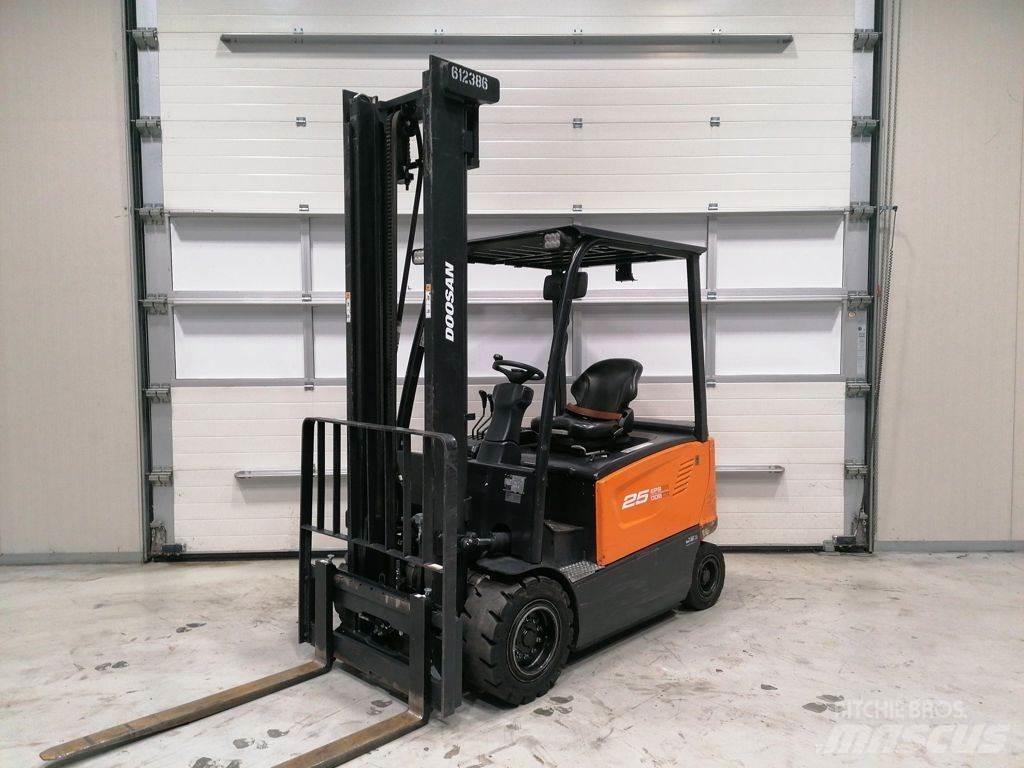 Doosan B25X-7 Elektro Stapler